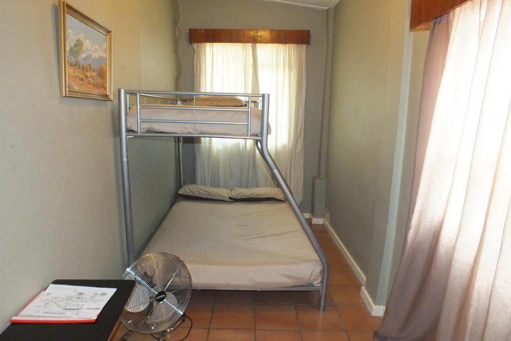 Oasis Shanti Backpackers Oudtshoorn Exterior foto